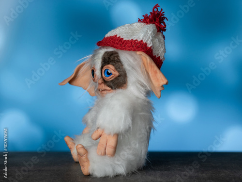 Fotografi toy Gremlin Gizmo, hand made in a mixed technique from faux fur and polymer clay
