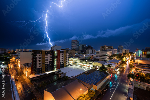 Fotografija Lightning strike in Darwin city during a wet season storm