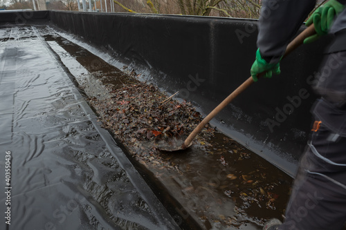 The gutter is blocked on a flat roof