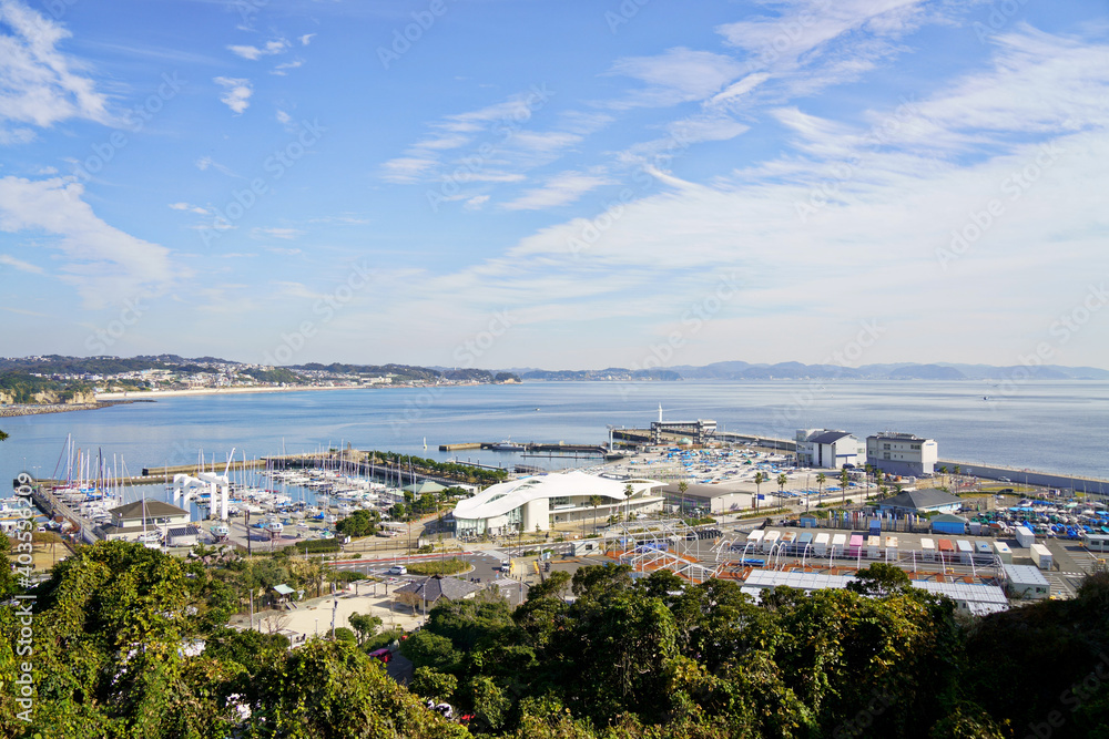 Obraz premium 江ノ島のヨットハーバー
