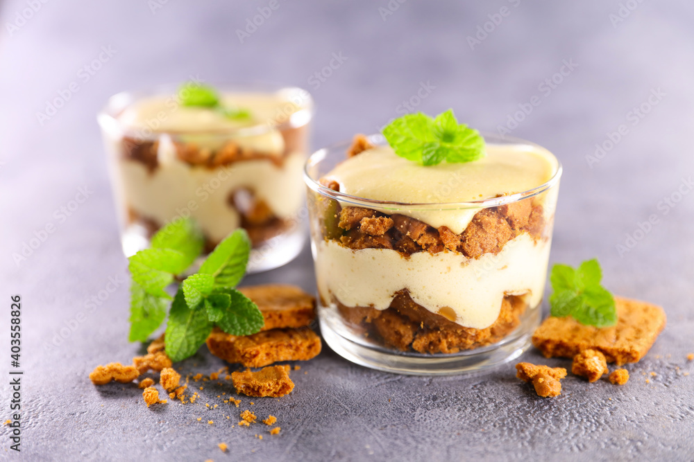 tiramisu cake with cream and biscuit tiramisu cake with cream and biscuit