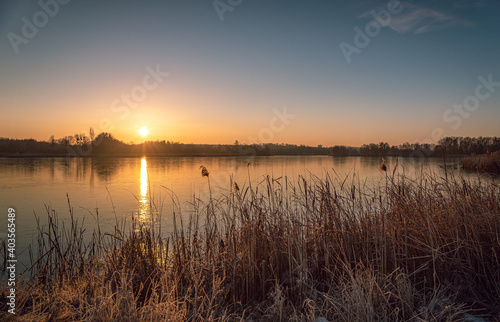 Fototapeta Naklejka Na Ścianę i Meble -  Winter sunrise on river