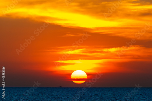 Fototapeta Naklejka Na Ścianę i Meble -  Sunset to twilight at the Andaman Sea of Thailand. Sunrise in the morning.