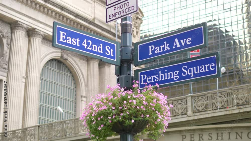Park Ave and Pershing Square Sign In New York City in 4K Slow motion 60fps
Park Ave and Pershing Square Sign In New York City in 4K Slow motion 60fps