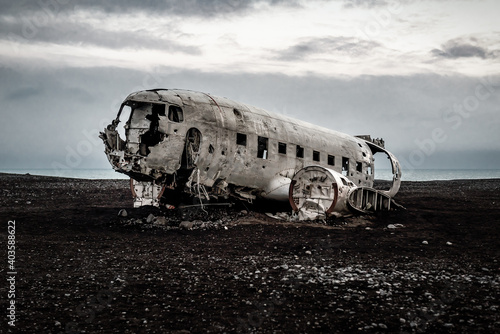 Fototapeta american plane wreck on a black sand beach in the middle of Iceland