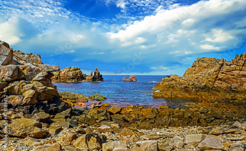 Ile de Bréhat. Panoramique sur la cote sauvage. Côtes-d'Armor. Bretagne	 photo