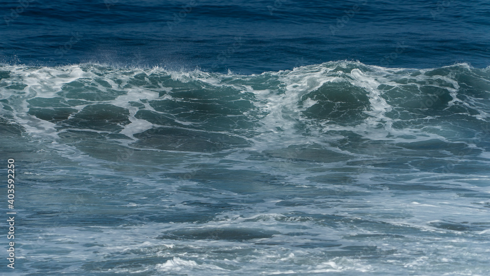 Atlantic waves in the Canary Islands