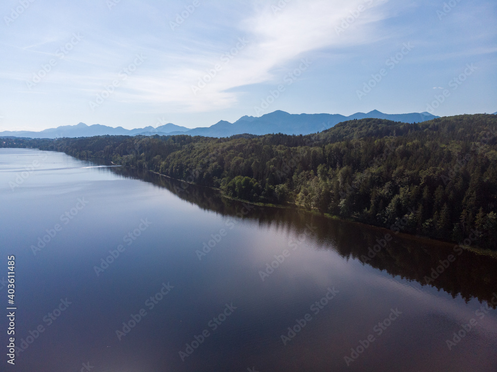 Luftbild vom Staffelsee mit Bergen und Wäldern Luftbild vom Staffelsee mit Bergen und Wäldern