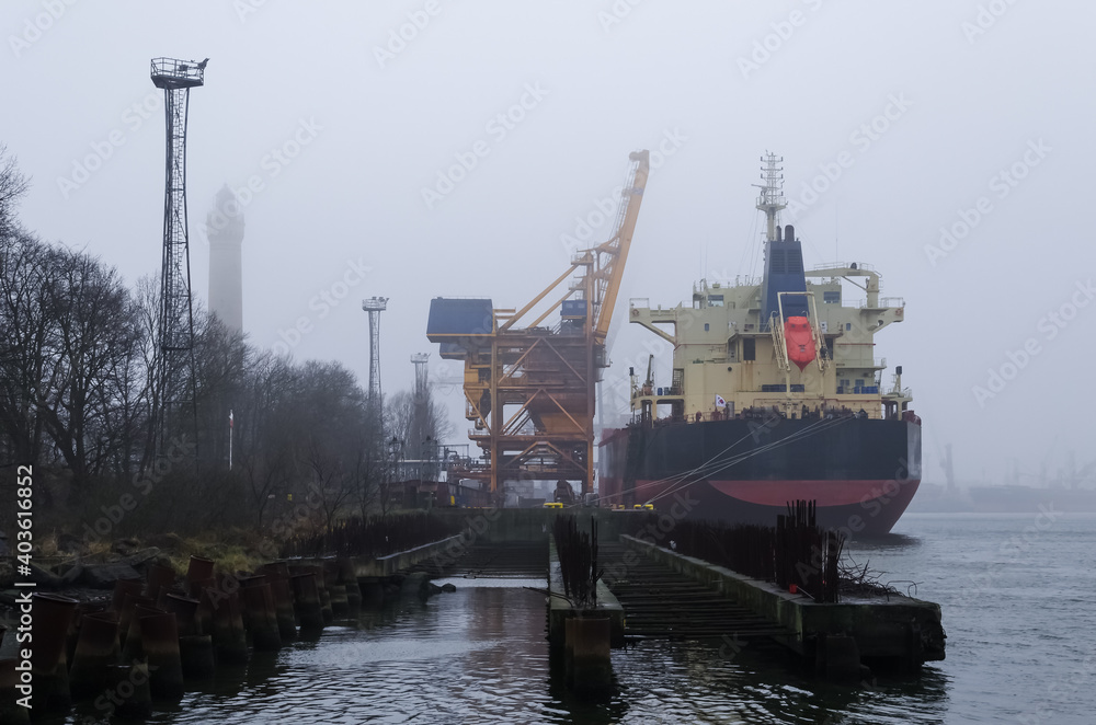 SEAPORT IN THE FOG - Ship at the transshipment quay
