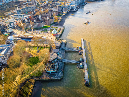 Φωτογραφία Aerial view of Cutty Sark and Greenwich Pier, London