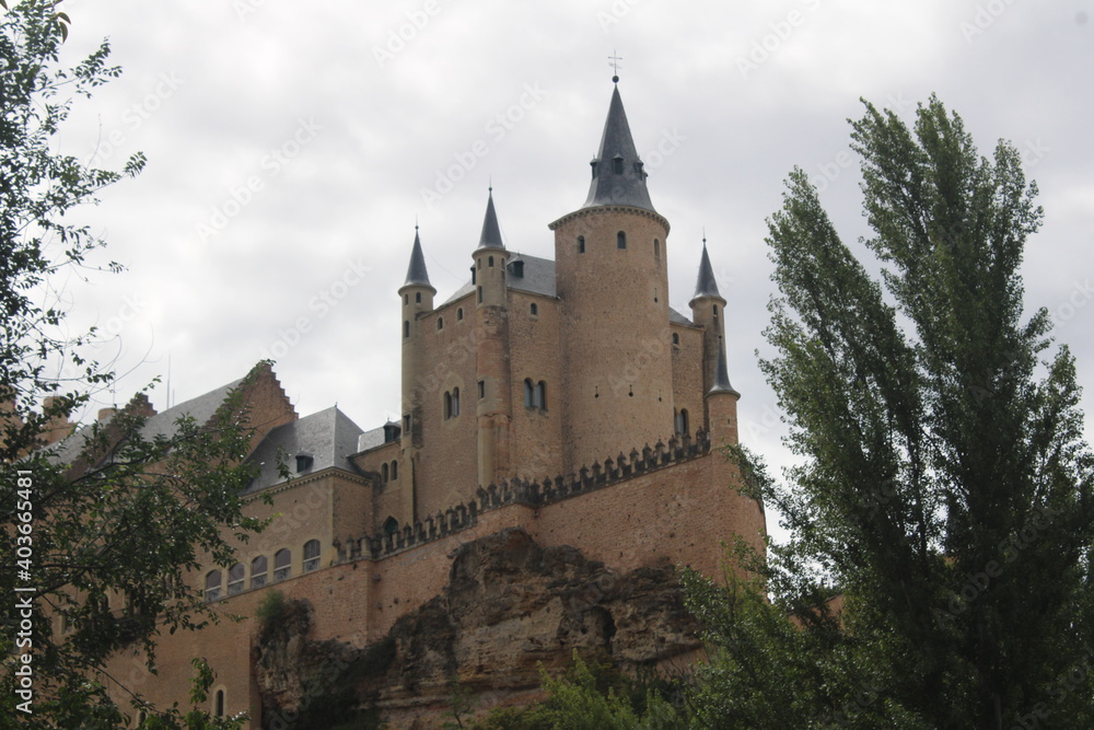 Alcázar de Segovia desde abajo