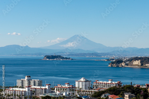 富士山と海と江ノ島 神奈川県逗子市披露山公園からの眺め