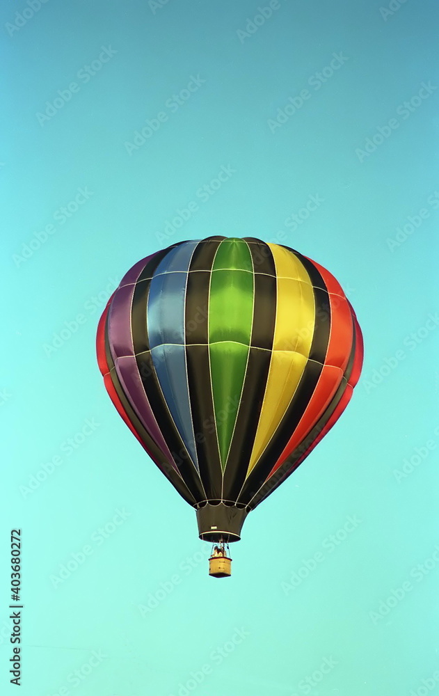 Fototapeta premium Colorful hot air balloon on a clear day