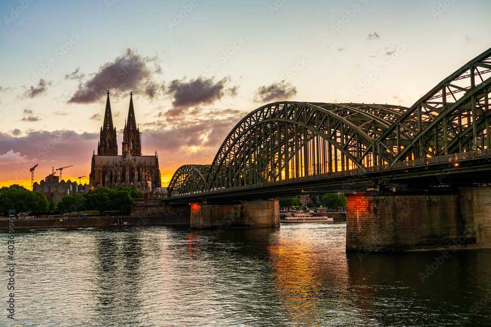 Fototapeta premium Sunset over the Cologne Cathedral, Germany.