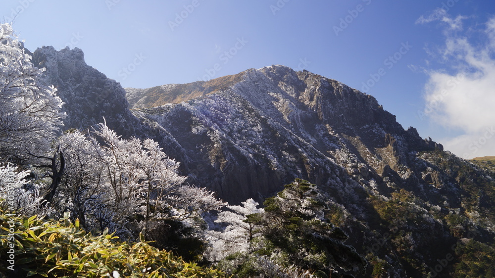 Naklejka premium 한국 한라산 관음사 탐방로