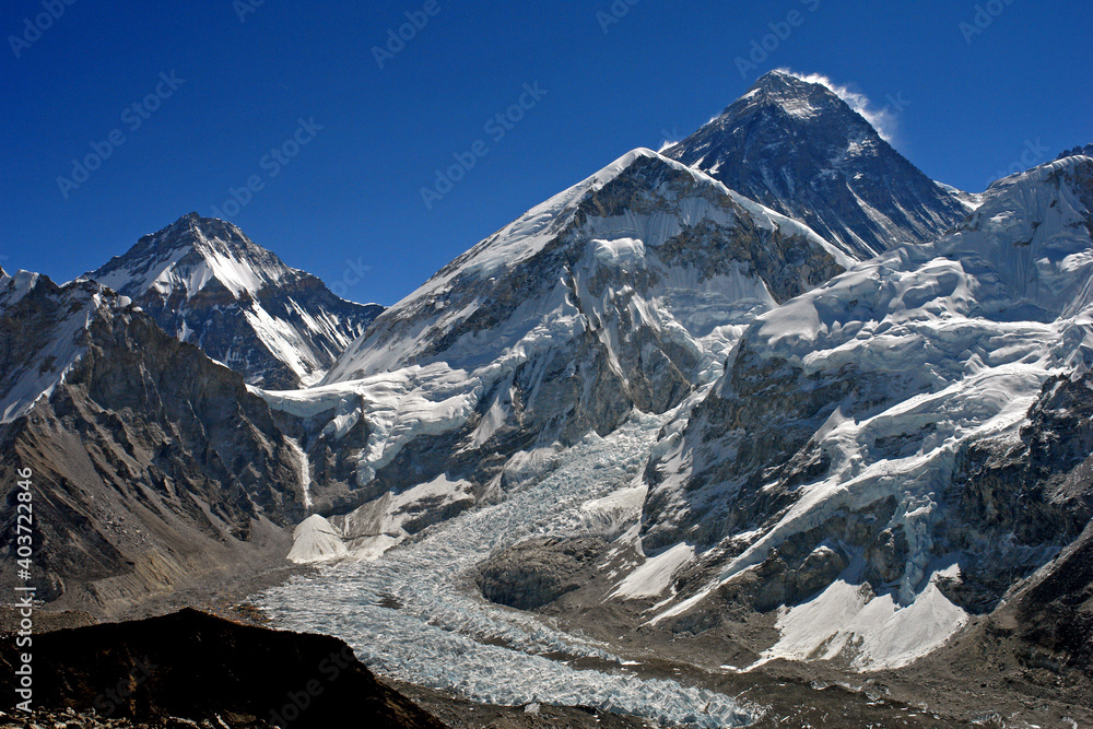 Obraz premium Montanhas da Cordilheira do Himalaia. Nepal