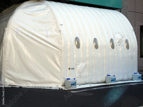 病院のエアーテント　空気で膨らむテント