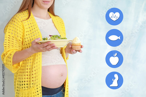 Young pregnant woman with f...