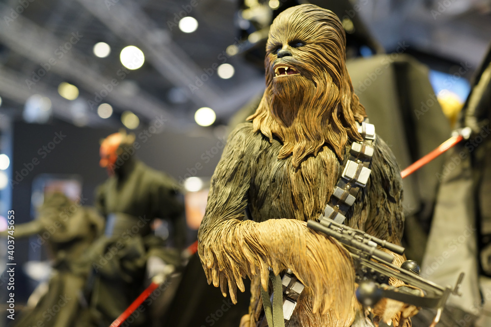 Obraz premium Close up of Chewbacca fictional character figures in Ximending Mall, Taipei. He is a Wookiee, a tall, hirsute biped and intelligent species from the planet Kashyyyk. TAIPEI, TAIWAN - JUNE 26, 2018.