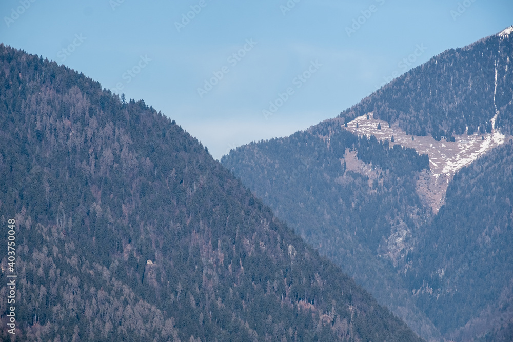 Fototapeta premium Paesaggio di montagna nei pressi del lago di tovel