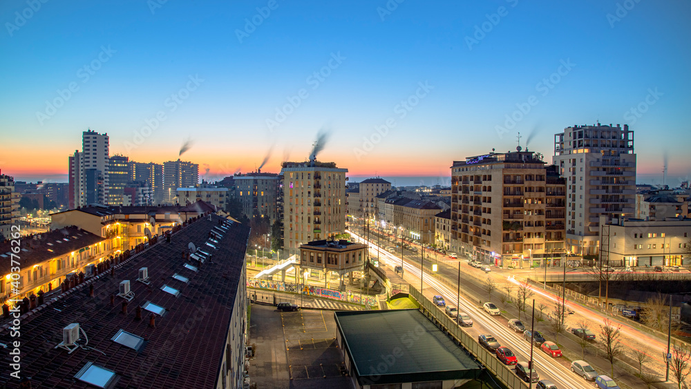 Fototapeta premium Milano luci all'alba