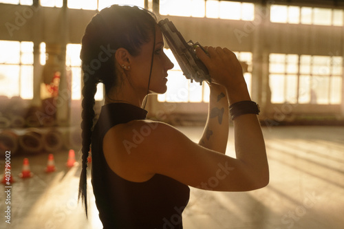 Canvas-taulu Lara Croft Tomb Raider action movie  cosplay costume photoshoot with guns and we