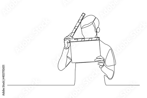 Continuous line drawing of man hold retro old classic movie board clapper. Vintage film scene taker item concept single one line art design graphic vector illustration