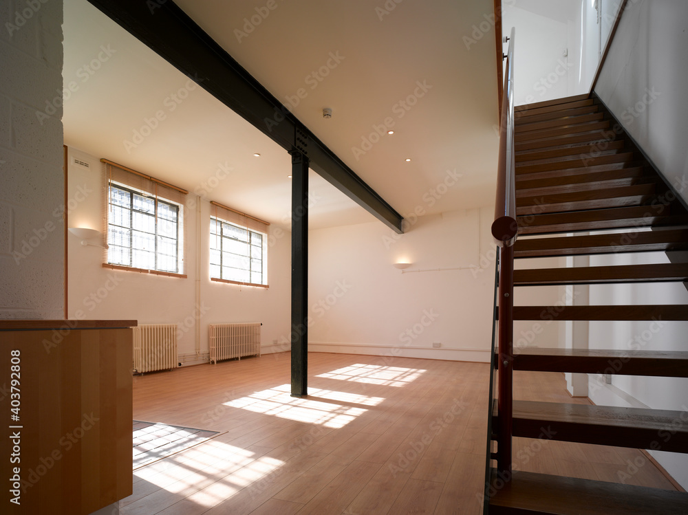 © Arcaid Images - Empty office space with exposed © Arcaid Images - Empty office space with exposed