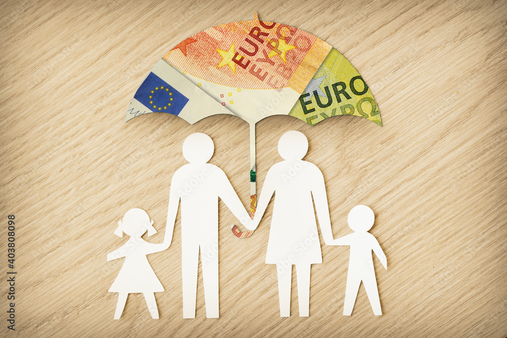 Φωτογραφία Paper family silhouette with umbrella made of euro banknotes on wooden backgroun
