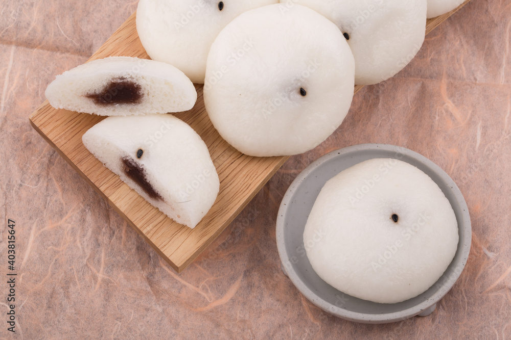 Jeungpyeon called sultteok, a piece of korea rice cake. Jeungpyeon called sultteok, a piece of korea rice cake.