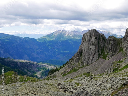 scenico panorama sulle Dolomiti in estate