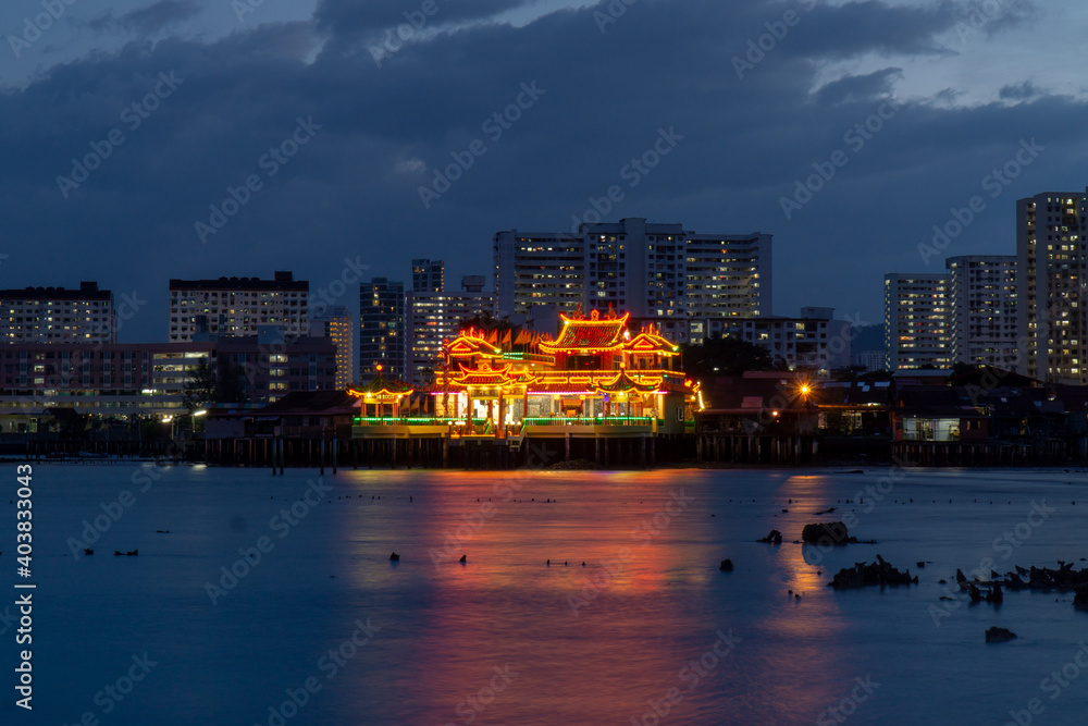 Obraz premium View of a temple from the Jetties in Georgetown, Penang, Malaysia. These jetties are UNESCO world heritage and chinese communities still live in them.
