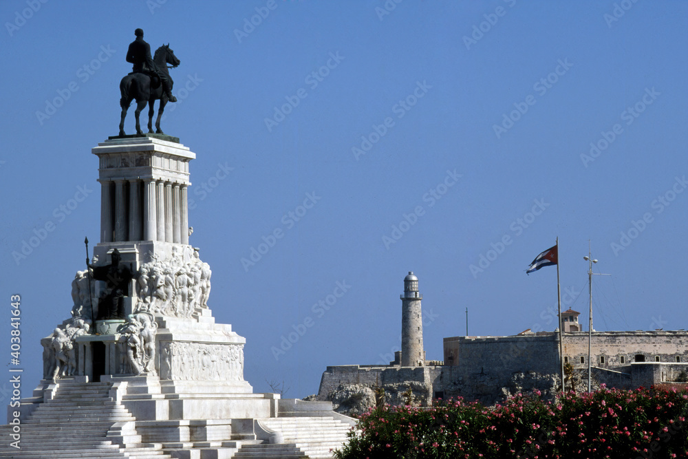 Obraz premium Park by Harbour, Central Havana, Cuba