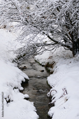 Gewässer im Schnee © cagala