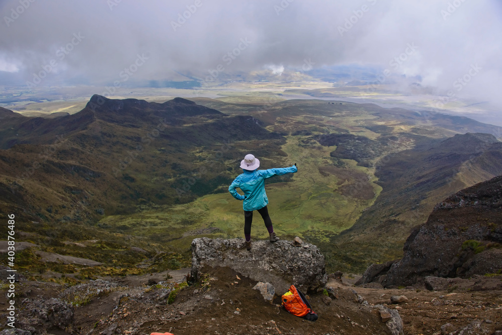 Obraz premium The view from just below the summit of Rumiñahui Volcano, Cotopaxi National Park, Ecuador
