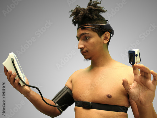 Obraz na płótnie Young Afro European Man doing Bio Feedback