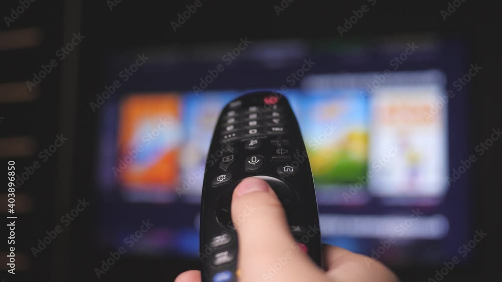 Video „Man's hand selects tv channels with remote control