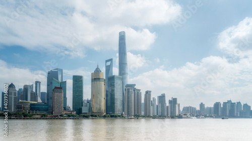 Shanghai Lujiazui Financial District Office Building © 昊 周