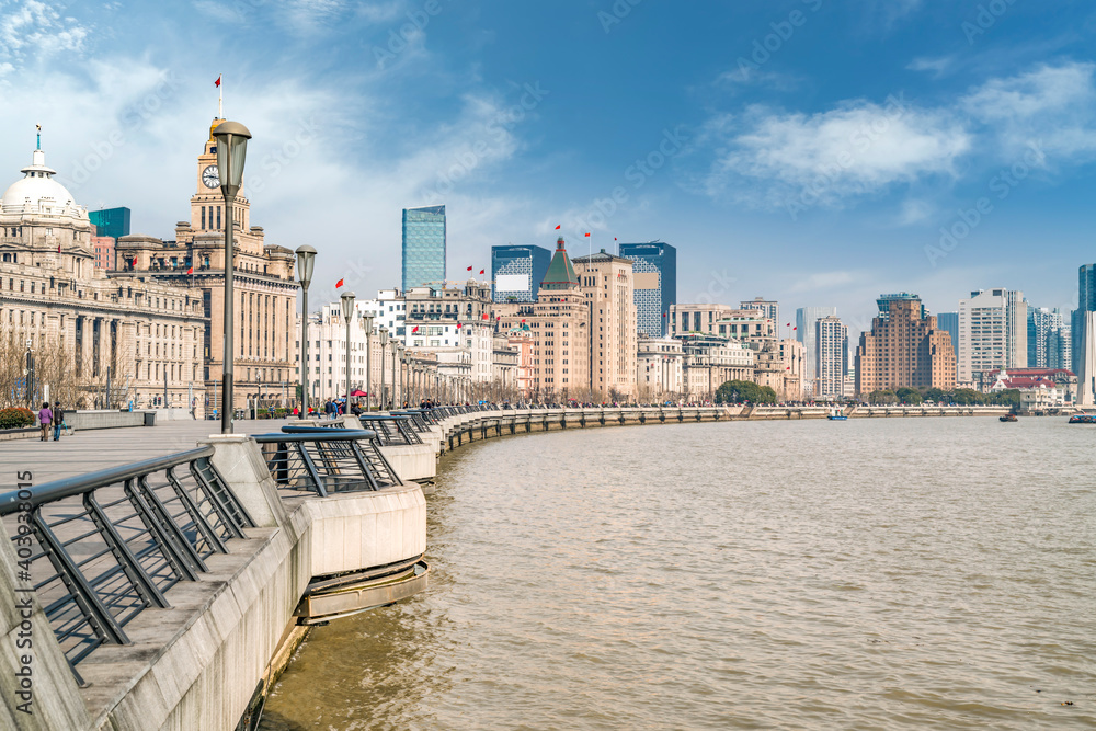 Fototapeta premium Shanghai Bund old building landscape