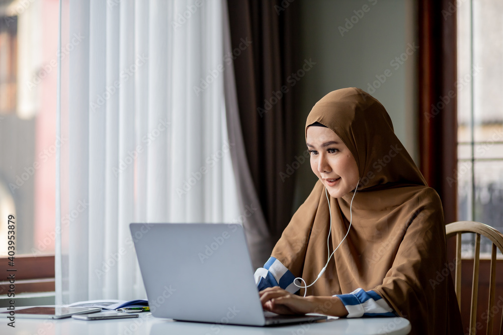 Middle east woman do work from home. Middle east woman do work from home.