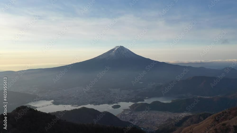 新道峠から望む富士山と河口湖 ドローン空撮 新道峠から望む富士山と河口湖 ドローン空撮
