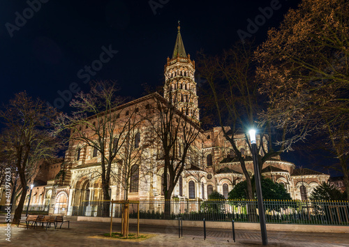 The Basilica of Saint Sernin illuminated at night, in Toulouse in Occitanie, France © FredP