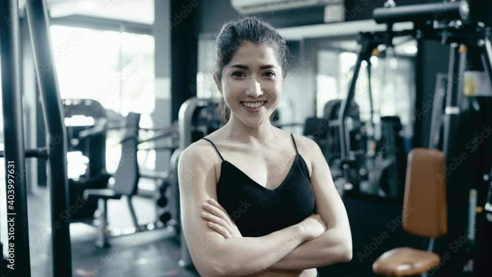 vdo slowmotion, a beautiful Asian blogger wearing a black sports bra, talking fitness, taking video tutorials on how to exercise at the gym.
vdo slowmotion, a beautiful Asian blogger wearing a black sports bra, talking fitness, taking video tutorials on how to exercise at the gym.