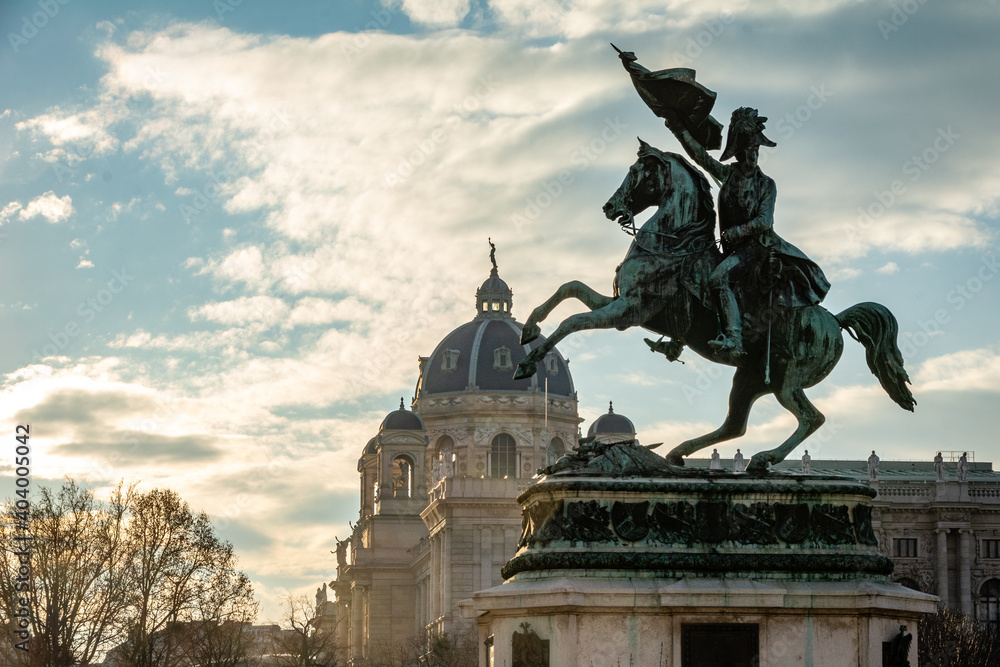 Ταπετσαρία Horse and rider (Archduke Charles) memorial at the Hero Square in Vienna, Austria