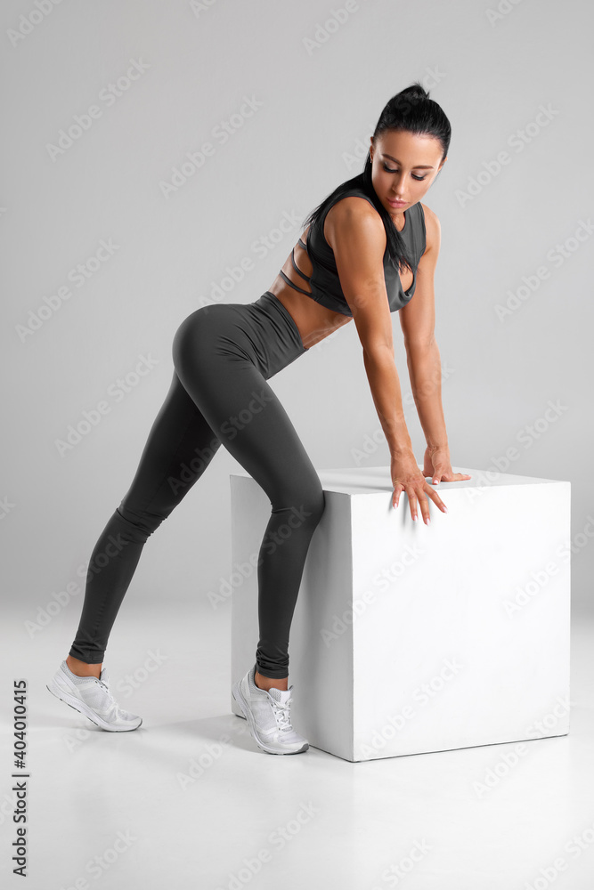 Fototapeta Fitness woman in leggings on gray background