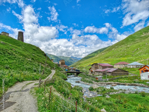 Panorama wioski Uszguli w górach Kaukazu