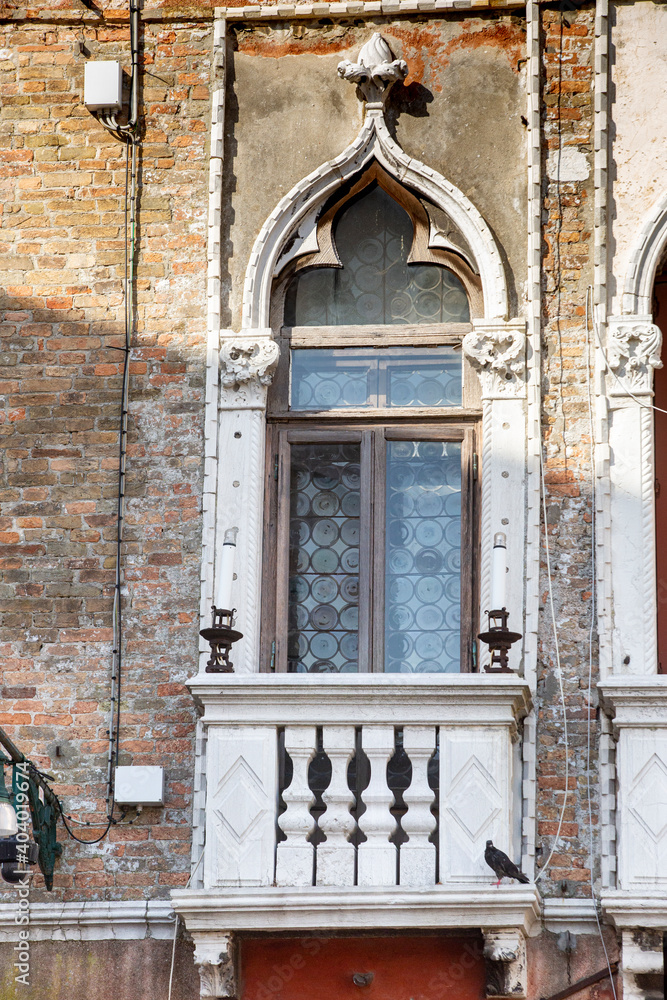 Fenêtre ouvragée à Venise