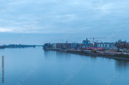Kaiserbrücke in Mainz an einem Wintermorgen © parallel_dream