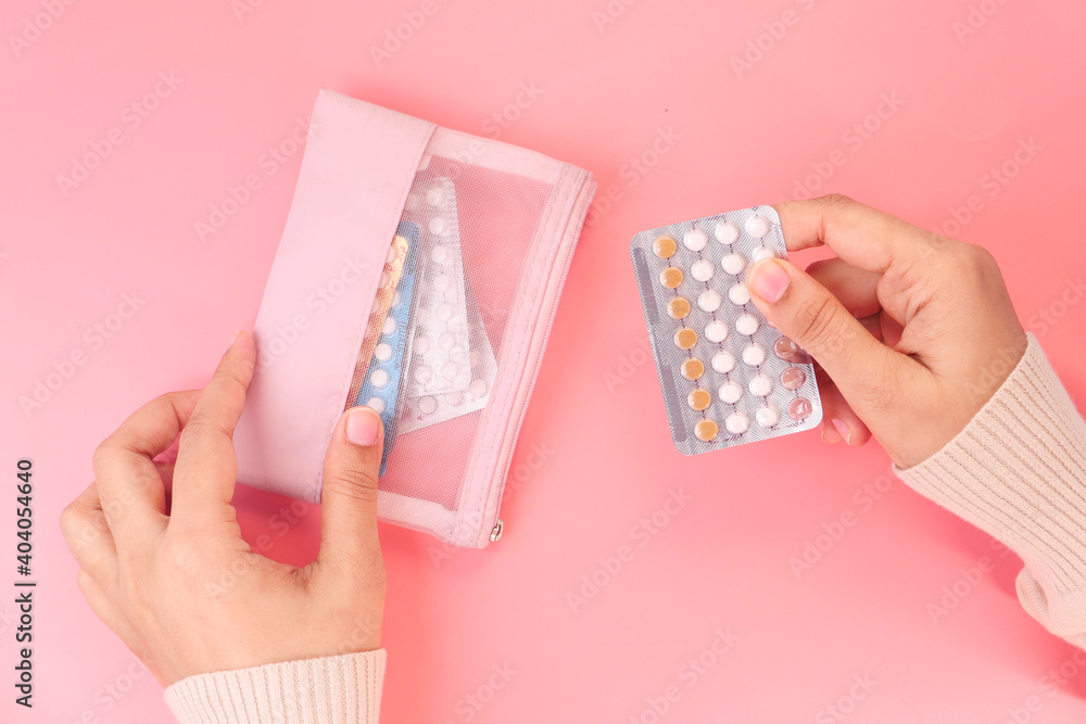 women hand golding birth control pills close up  - obrazy, fototapety, plakaty 