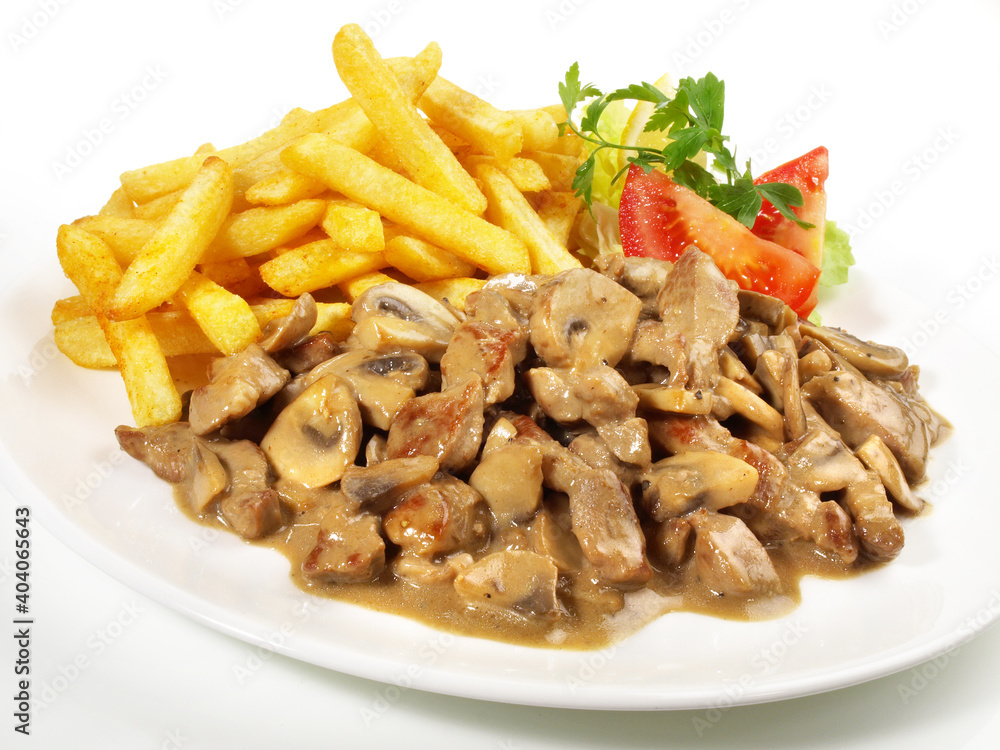 Geschnetzeltes Fleisch mit Pommes Frites